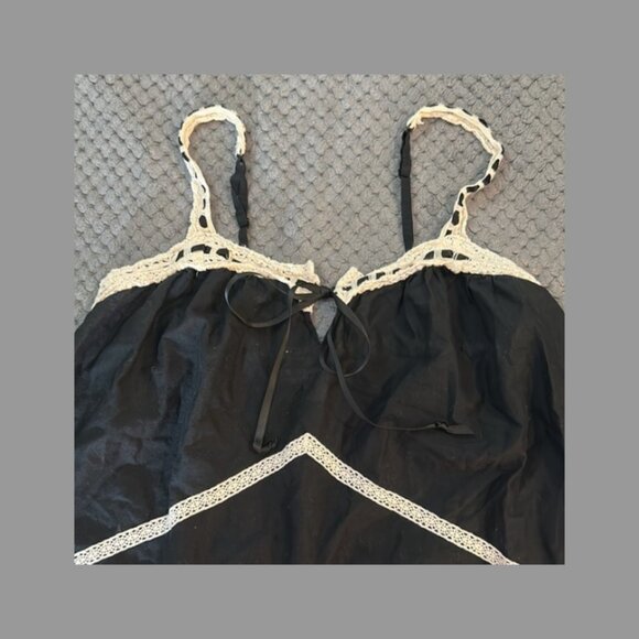 Victoria's Secret Black Cream Lace Chemise Top Size Small GUC #M-067 - Picture 5 of 5